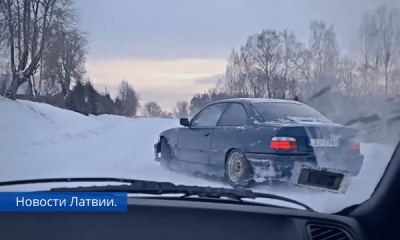 Видео опасные гонка на старых BMWиз Риги в Латгалию — машины столкнулись.