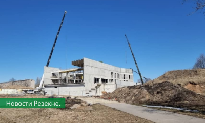 В Резекне приостановлено строительство базы отдыха на берегу озера Ковшу.