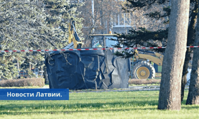 В Даугавпилсе демонтирован памятник, задержаны 37 человек. ВИДЕО.