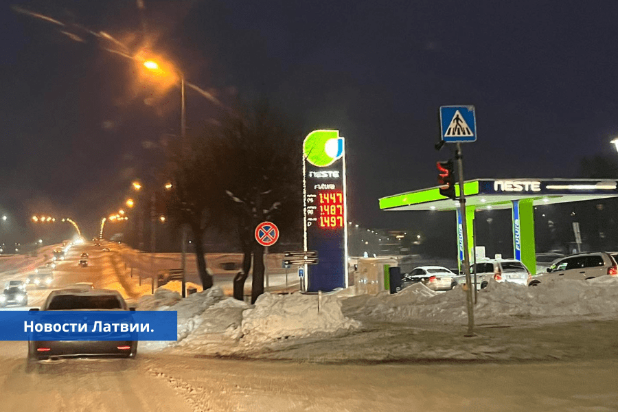 Neste, Circle K, Viada и Virši-A одновременно снизили цены, на заправки выстроились очереди.