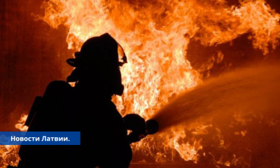 Пожар в Лудзенском крае: найден погибший житель, пострадал сотрудник ГПСС.