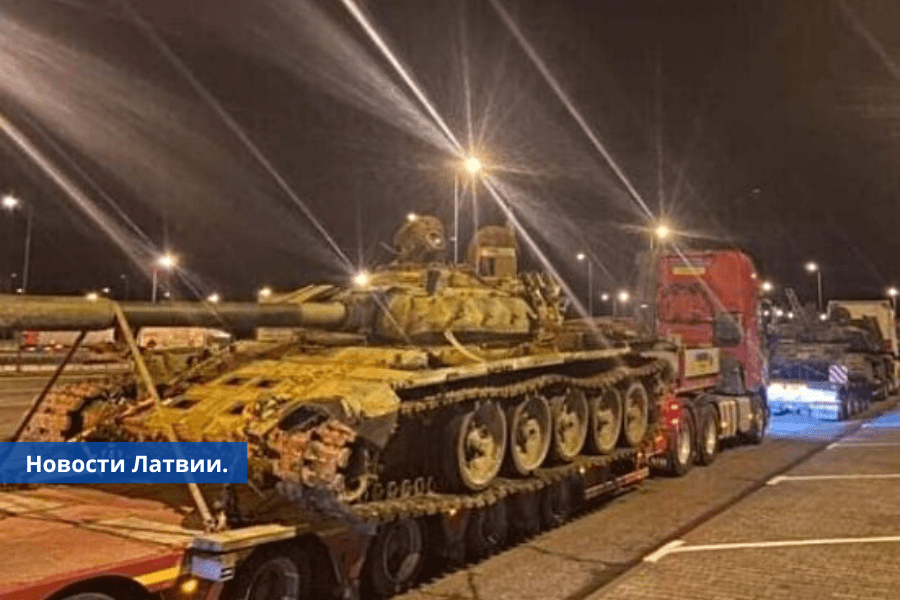 На выставку: в Латвию из Украины везут уничтоженный российский танк.