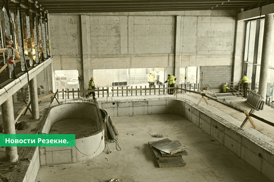 Резекне: в Рекреационном центре уже закончено бетонирование бассейнов.