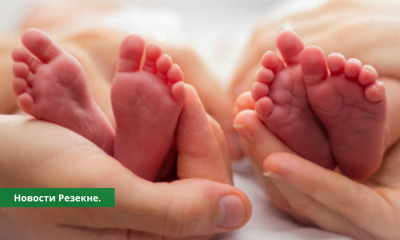 В Резекненской больнице родились первые близнецы 2023 года.