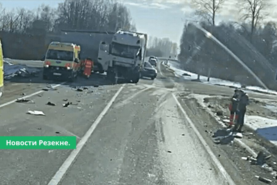 ДТП: В Резекненском крае столкнулись два грузовых авто.