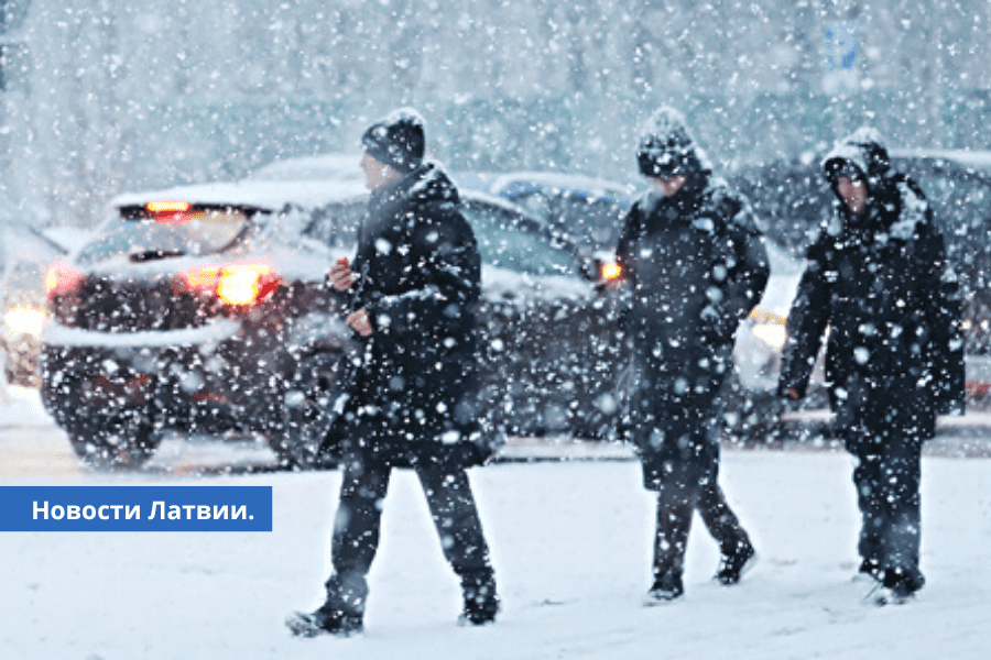 Предупреждение в ночь на среду в Латвии ожидаются сильные снегопады