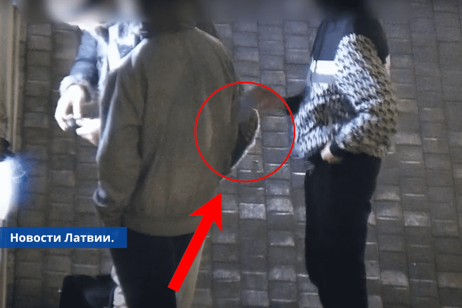 Daugavpilī jaunieši nozaga telefonu, pēc 5 minūtēm tika aizturēti (video)