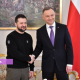 Зеленский в Польше Дуда пообещал добиться гарантий безопасности от НАТО.