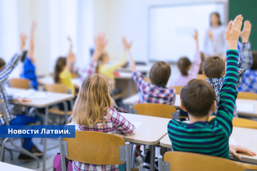 Школы переход на латышское преподавание под угрозой из-за нехватки учителей.