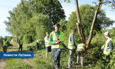 400-500 евро на руки NVA назвало летние зарплаты для латвийских школьников.