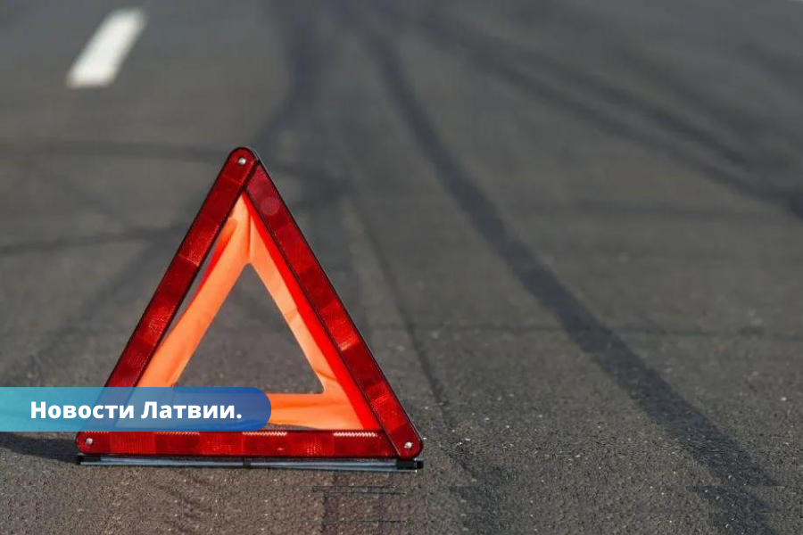 В аварии в Резекненском крае погиб человек.