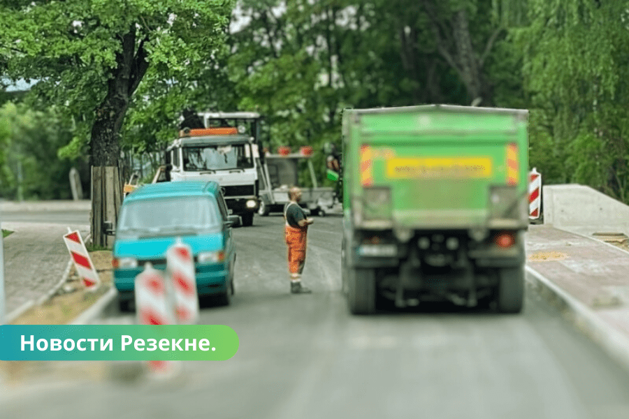 Началось асфальтирование улицы В. Сейлес.