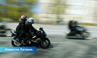 Опрос: почти половина жителей Латвии считает мотоциклистов агрессивными.
