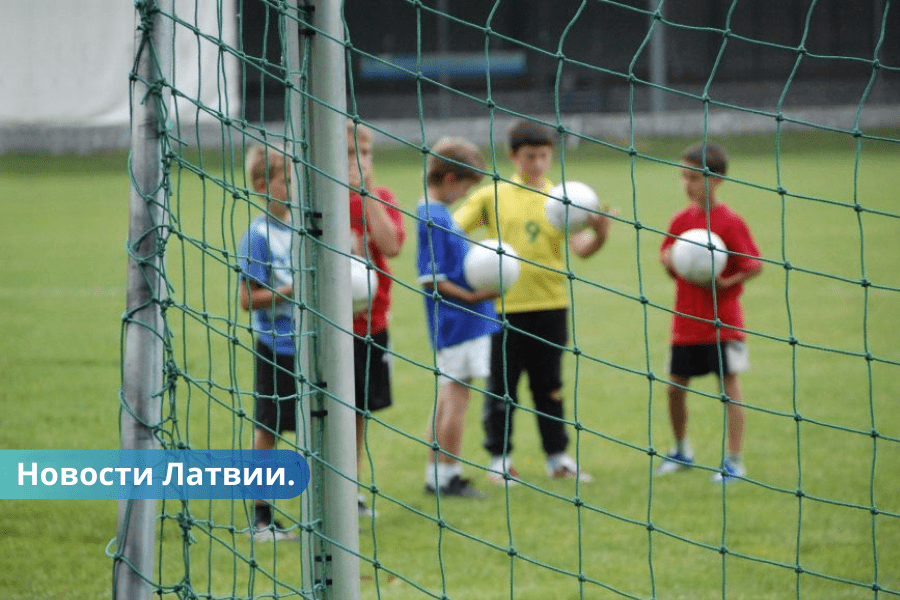 Turpmāk sporta stundu vērtējumam jābūt obligātam