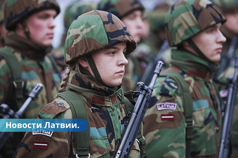 Министр обороны не исключает, что в будущем женщин будут призывать в латвийскую армию.