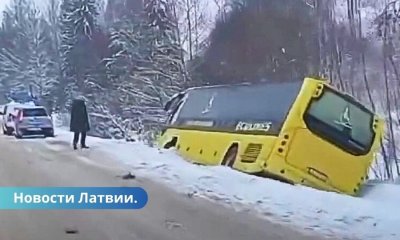 В Латгалии съехал в кювет пассажирский автобус Ecolines.