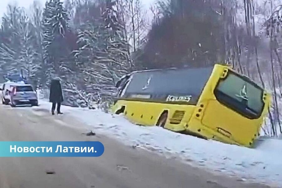 В Латгалии съехал в кювет пассажирский автобус Ecolines.