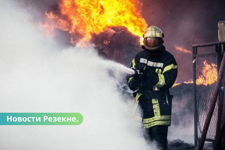 В Резекненском крае в пожаре погиб человек.