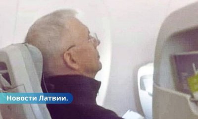 Человека, похожего на Кариньша, заметили в эконом-классе обычного самолета.