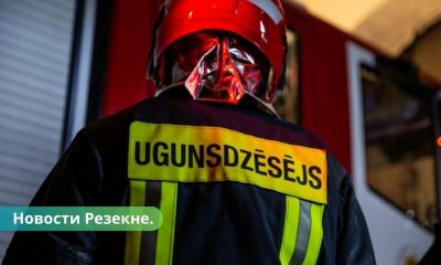 В Резекне при пожаре в многоквартирном доме погиб человек.