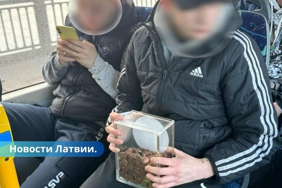 Подростки украли в магазине ящик с пожертвованиями и ехали с ним в автобусе.