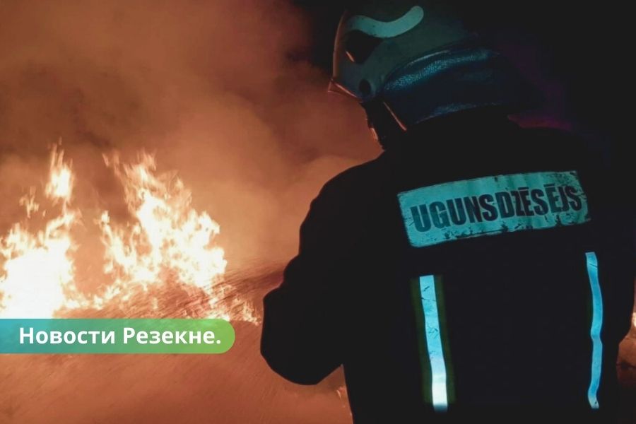 В Резекненском крае в результате пожара пострадал человек.
