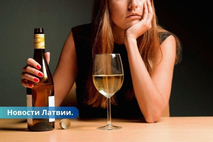 Специалист по зависимостям 8 из 10 женщин Латвии зависимы от алкоголя.