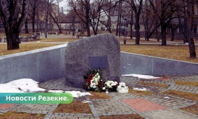 В Резекне вспоминают жертв коммунистического геноцида.