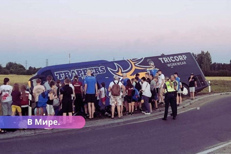 ДТП в Литве автобус с детской командой из Латвии вылетел в кювет.