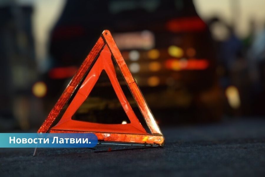 Трагическая ночь в Латвии в результате аварии погибли три человека.