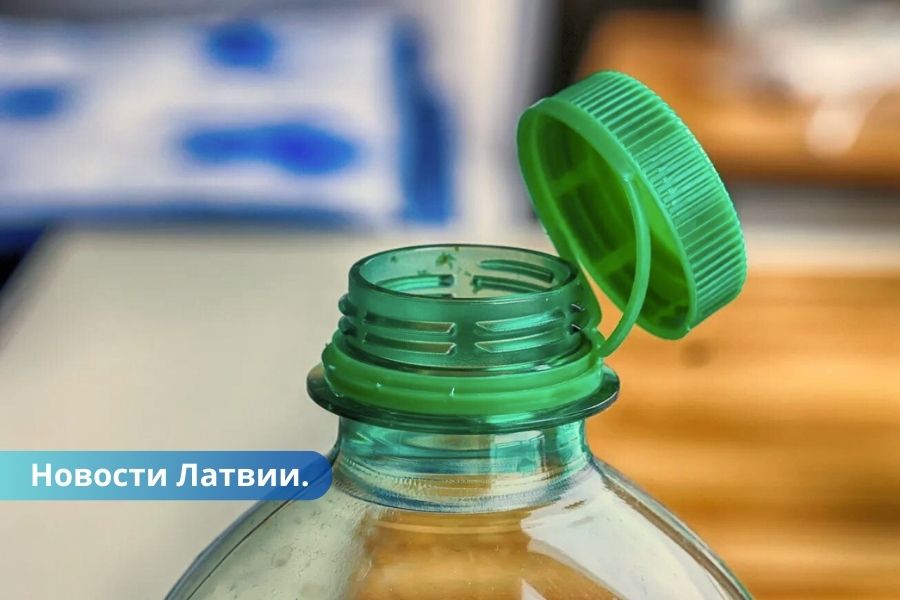 Со 2 июля в торговле разрешены только пластиковые бутылки с неотделяемыми крышками.