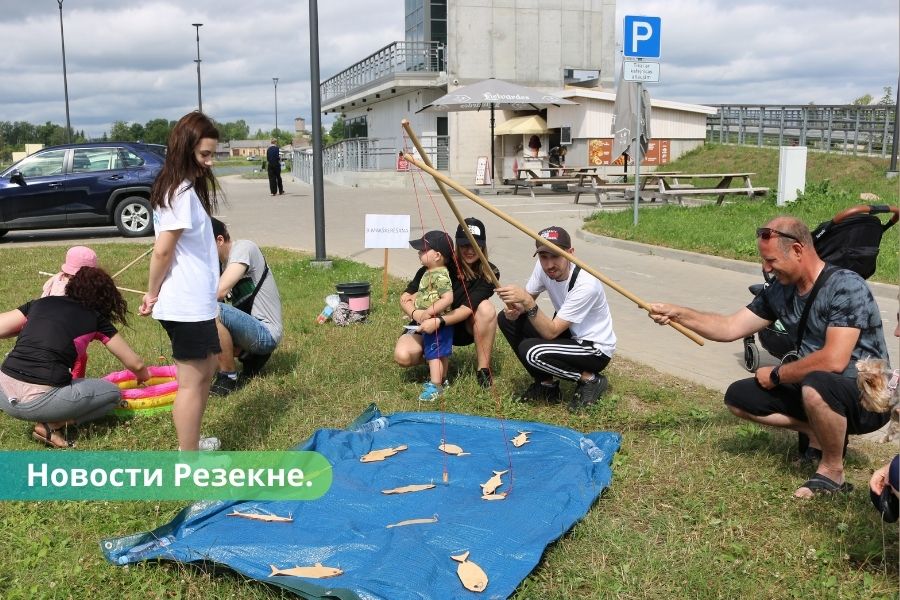 В Резекне прошел семейный день спорта "Ближе к природе".