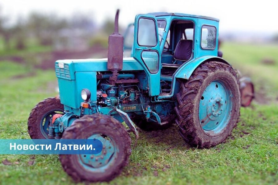 В Балвском крае пьяный мужчина - 3,4 промилле, ехал на тракторе.