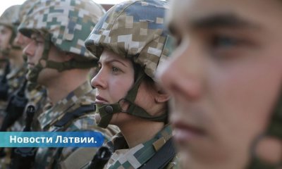 Командующий НВС предлагает призывать женщин в армию.