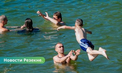 В водоемах Резекне разрешено купаться.