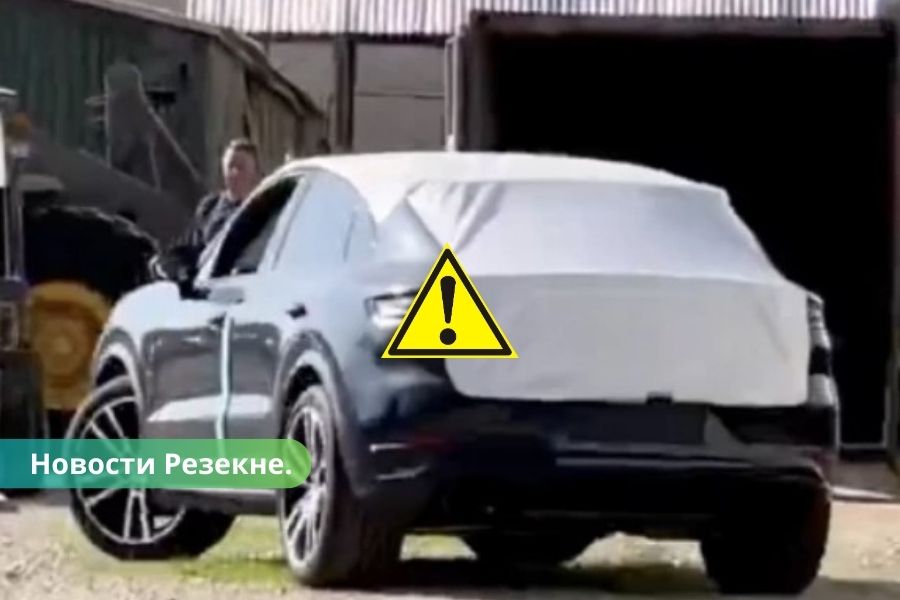 В Резекне конфисковали 15 люксовых автомобилей Porsche.