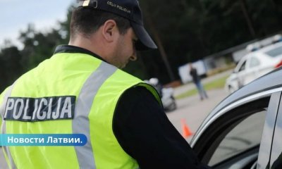 Латвия: женщина без прав, убегая от полиции, в четыре раза превысила скорость.