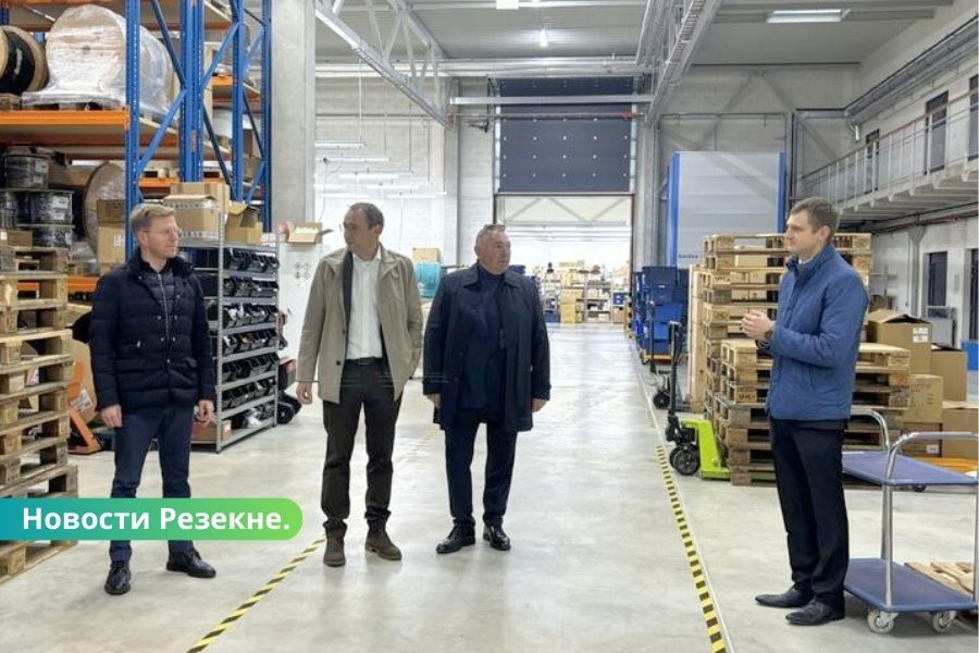 В Резекне открыто новое производство предприятия "OptoElektronika LV".