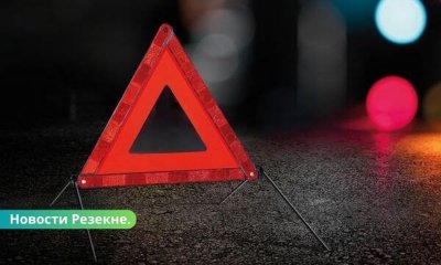 Трагическое ДТП в Резекненском крае: в результате столкновения Audi и фуры погиб человек.