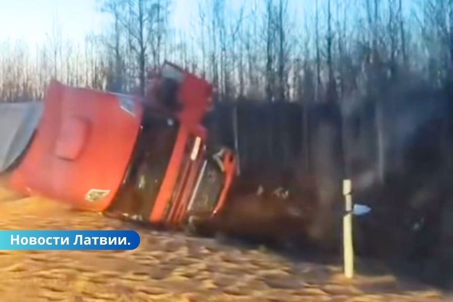 Видео ⟩ Серьезная авария на Лиепайском шоссе: погиб человек.