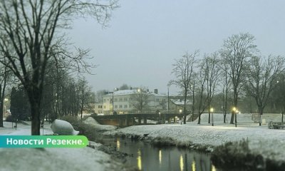 ФОТО: Резекне окутал снег.