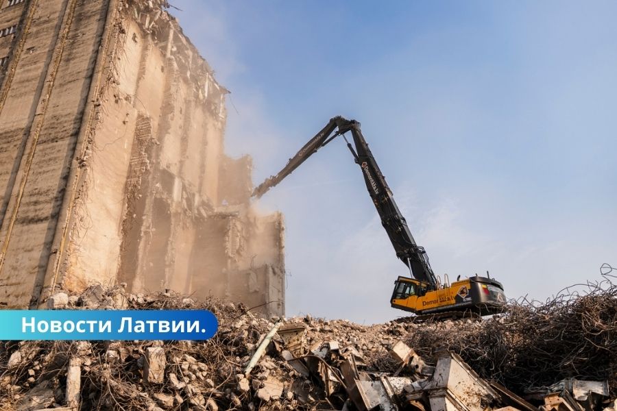 Фото: Латыши демонтируют сложный индустриальный объект в Литве.