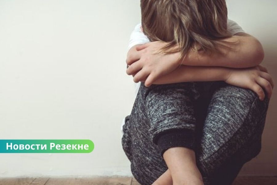 В Резекне мать обвиняет педагога в эмоциональном насилии над ребенком с аутизмом.