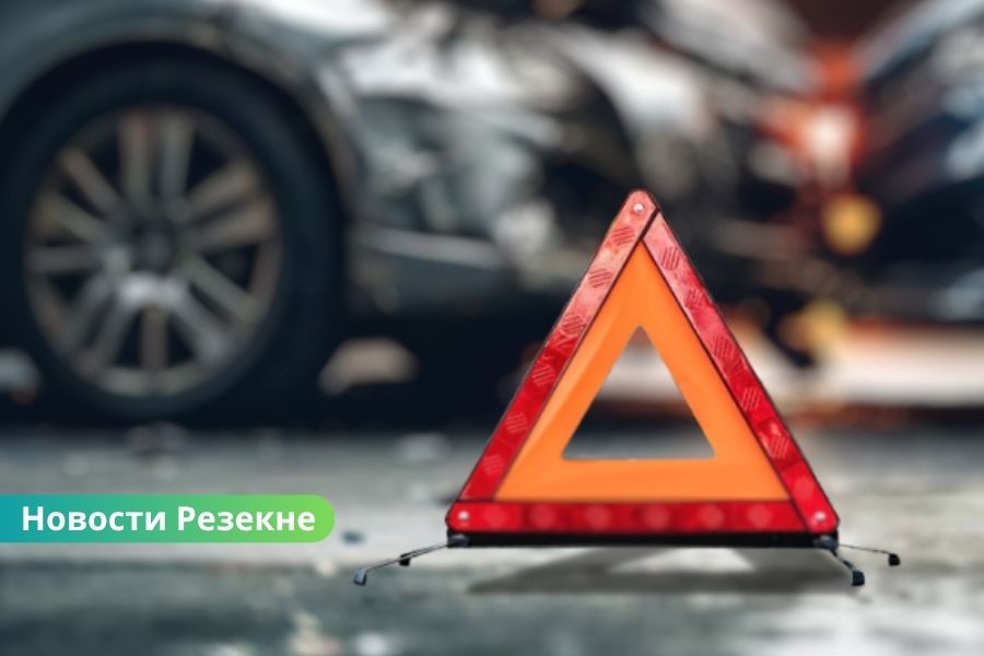 Резекне: водитель в состоянии алкогольного опьянения и без прав устроил ДТП.