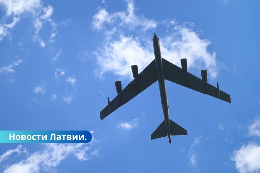 Стратегический бомбардировщик США B-52 пролетит над Ригой