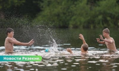 На озёрах Разна и Лубана официально разрешено купаться.