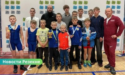 Воспитанники Резекненской BJSS с медалями на международном турнире по борьбе в Литве.