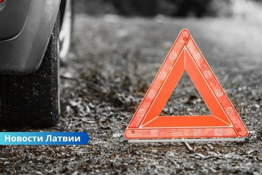 ДТП в Лудзенском крае: водитель скрылся, а пассажир выпал из машины.