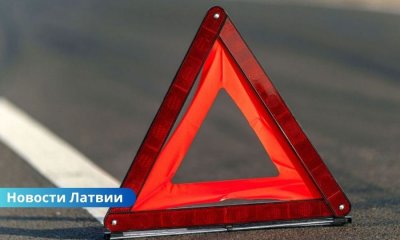 Серьёзное ДТП под Елгавой: столкнулись три автомобиля, трое водителей госпитализированы.