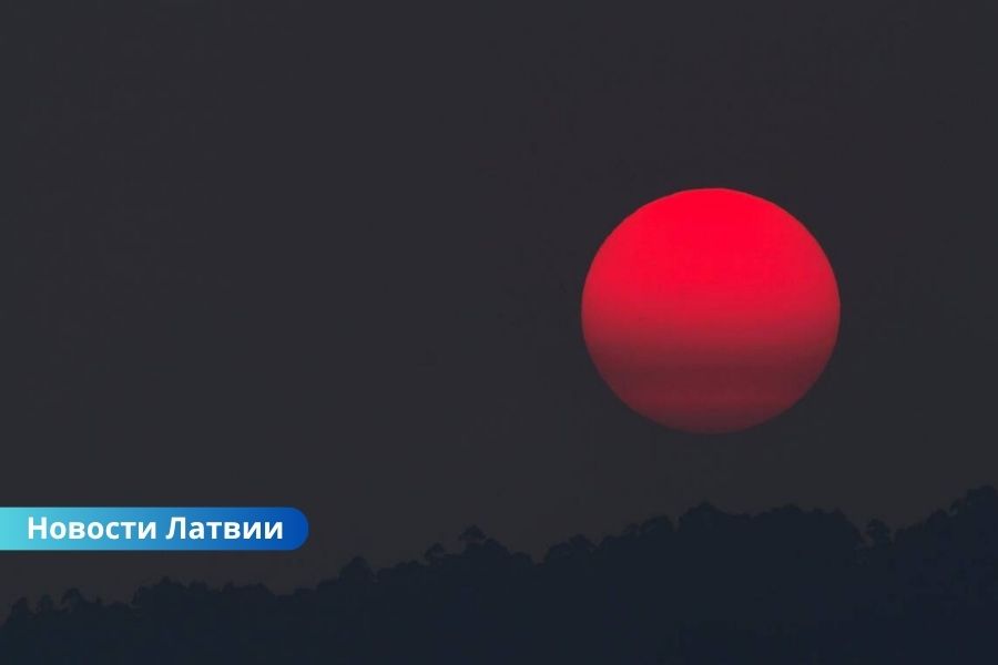Красное солнце над Латвией: дым от лесных пожаров в Канаде добрался до Европы.